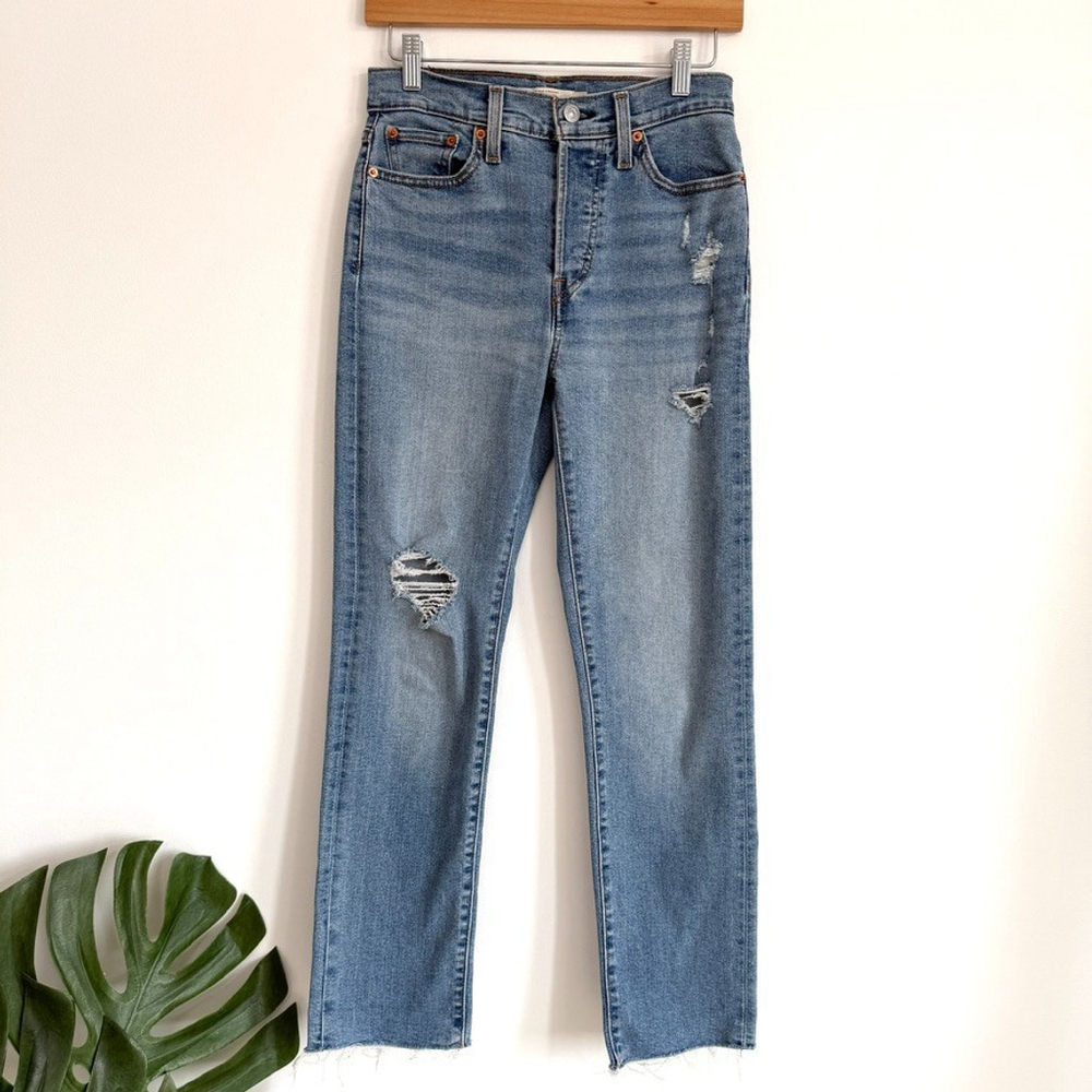 Levi's Wedgie Straight Jeans Women’s 26 Distressed Frayed Hem Medium Wash Denim